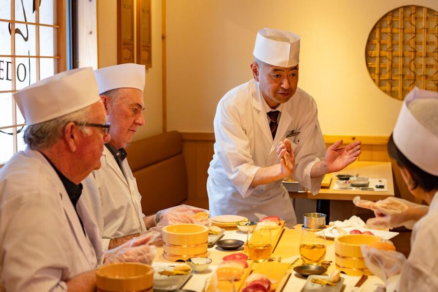 Tokyo Professional Sushi Chef Experience - From fish preparation to your first nigiri