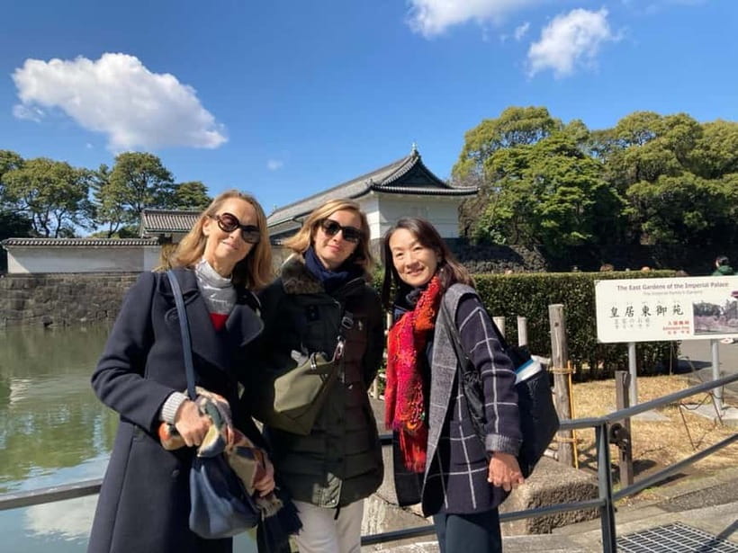 Tokyo: Pvt. Tour - Edo Castle & Imperial Palace East Gardens - Entering the Grounds Through the Historic Main Gate