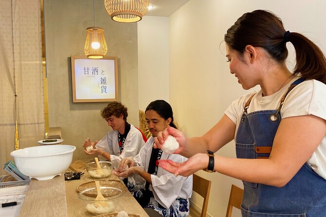 Tokyo: Rice Ball Making Class by an Expert - Sumiyoshi Jinja and the feel of a local shrine