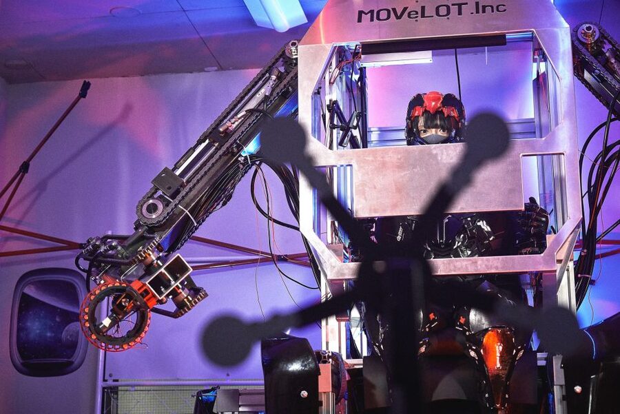 Tokyo: Robot Piloting Attraction Ticket - Programming a mini robot