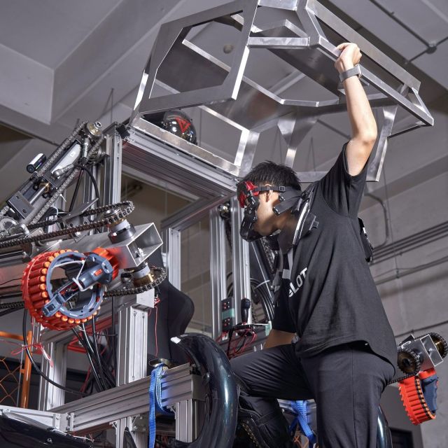 Tokyo: Robot Piloting Attraction Ticket - Taking the controls of ASTRO