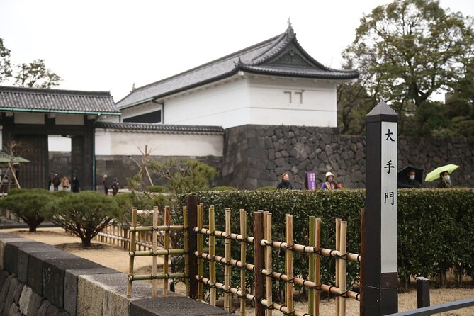 Tokyo's Imperial Palace & Nihonbashi Tour - From Tokyo Station to the palace grounds