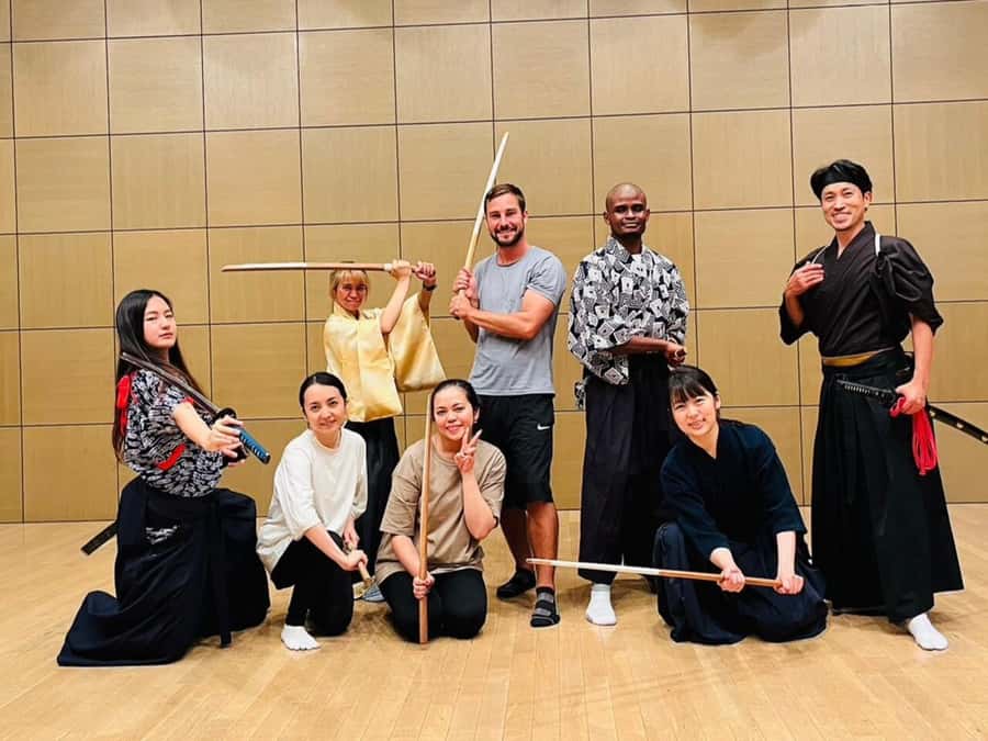 Tokyo: Samurai Experience with a real sword - Kimono, hakama, and the first samurai lesson