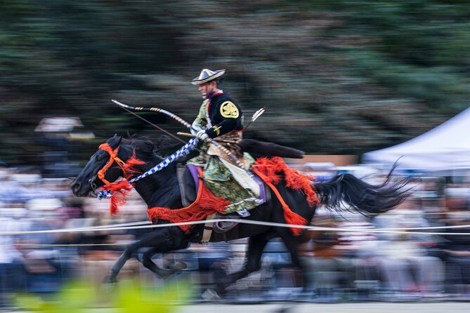 Tokyo:Samurai sword and archery class from a samurai descendant - Trying a traditional bow and arrow