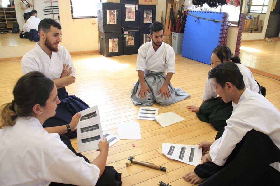 Tokyo: Samurai Sword & Archery Class from Samurai Descendant - Iai teaches control before speed