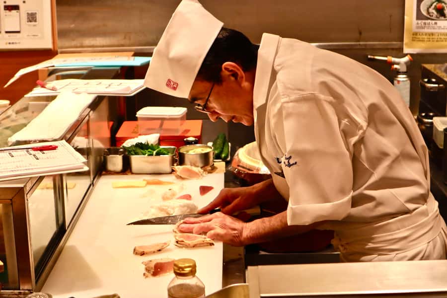 Tokyo: Secret Food Walking Tour - Yakitori and a drink at the tachinomiya