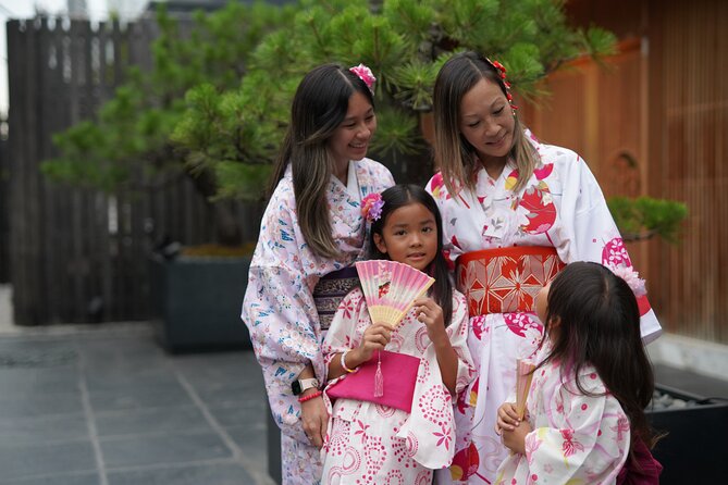 Tokyo, Shibuya: Pro Photography in KIMONO / English-friendly - Picking Between Studio, Street, Shrine, and Garden