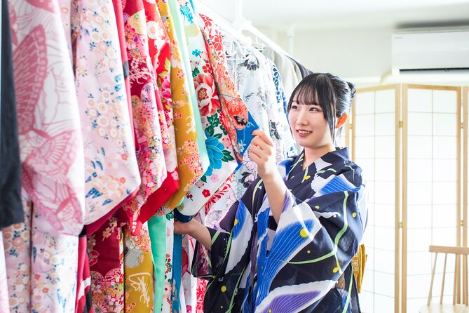 Tokyo, Shibuya: Pro Photography in KIMONO / English-friendly - Changing Back and Receiving the Digital Photos