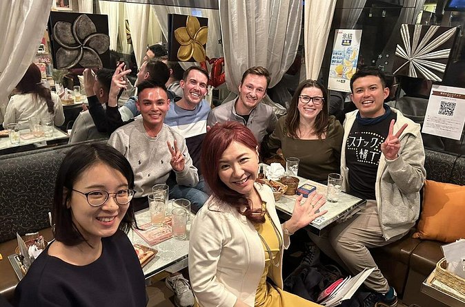 Tokyo Shinbashi Night Tour: Local Guide & Drinks at Snack Bars - What the small group changes