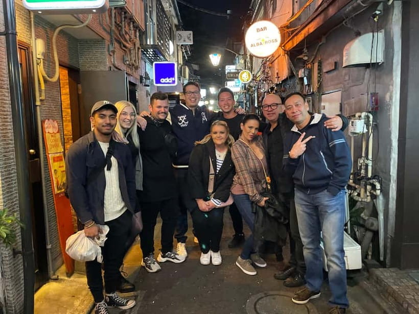 Tokyo: Shinjuku Bar and Izakaya Hopping Tour - Guides who shape the night
