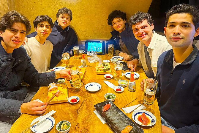 Tokyo: Shinjuku Bar Hopping & Night Walking Tour - Food, sake, and ordering without stress