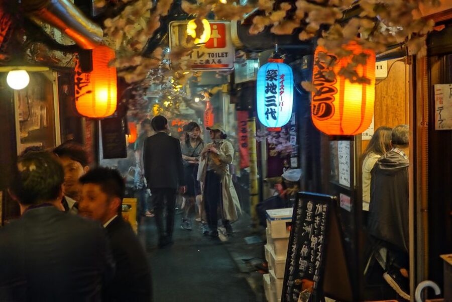 Tokyo: Shinjuku Bar Hopping with All-You-Can-Drink & Dinner - Meeting at the west side of Shinjuku Station