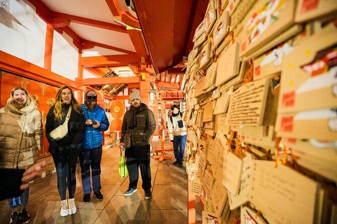Tokyo: Shinjuku Historical Walking Tour & Secret Backstreets - Kabukicho shows Shinjuku after dark