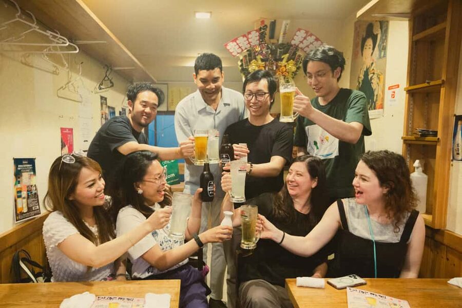 Tokyo: Shinjuku Izakaya and Golden Gai Bar Hopping Tour (2h) - Key points at a glance