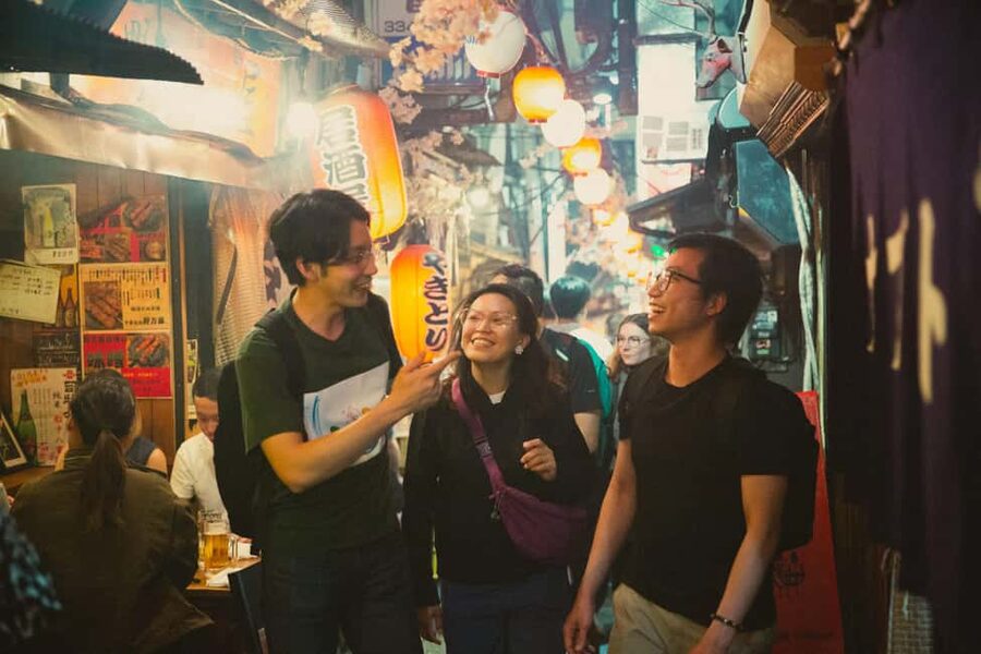 Tokyo: Shinjuku Izakaya and Golden Gai Bar Hopping Tour (2h) - Why Shinjuku nightlife works better with a guide