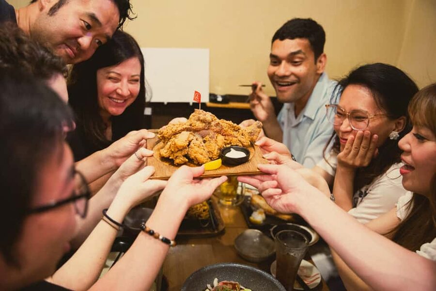 Tokyo: Shinjuku Izakaya and Golden Gai Bar Hopping Tour (2h) - The food and drink: what you actually receive
