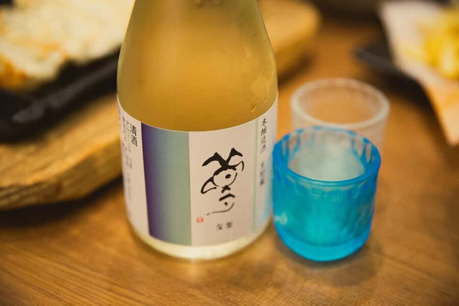 Tokyo: Shinjuku Izakaya and Golden Gai Bar Hopping Tour (2h) - The guides are central to the experience