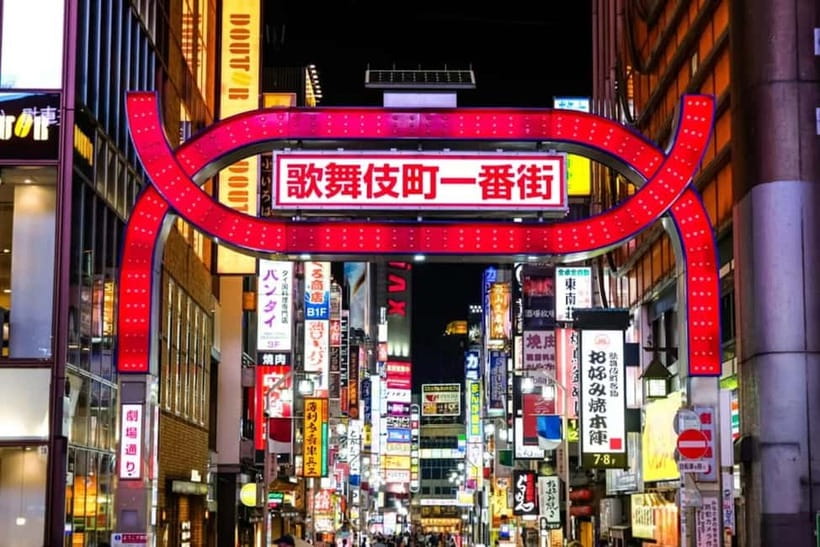 Tokyo: Shinjuku, Kawasaki, Slum & Red Light Tour with Pickup - Moving on to Shinjuku’s back streets