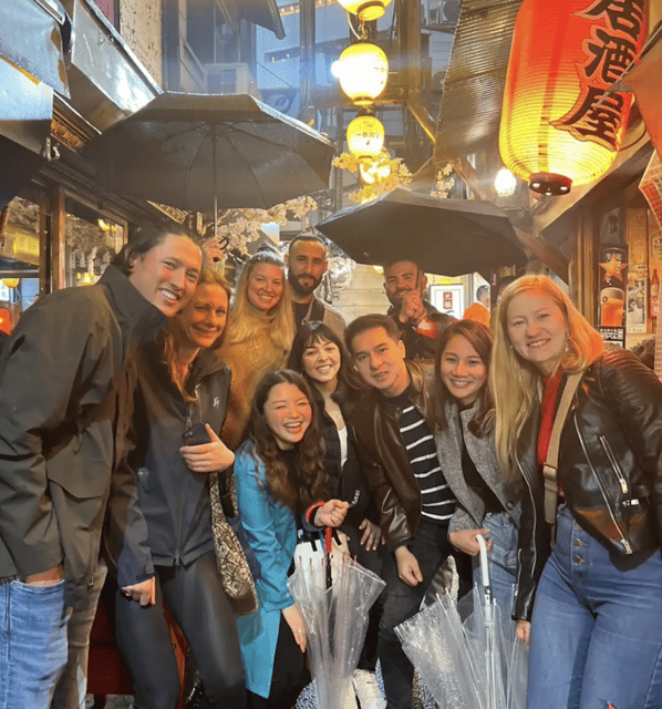 Tokyo: Shinjuku Local Bar and Izakaya Guided Walking Tour - Walking through Kabukicho after dark