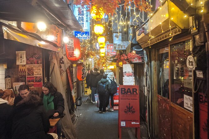 Tokyo Shinjuku Night Tour with Pachinko Gaming Experience - Kabukicho’s back streets in 30 minutes