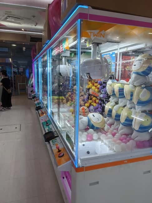 Tokyo Shinjuku : Private Walking Night Tour with Pachinko - Kabukicho beyond the famous neon