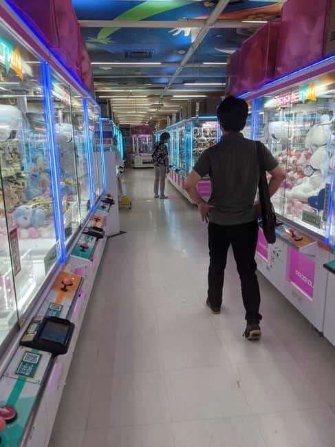 Tokyo Shinjuku : Private Walking Night Tour with Pachinko - How the timing really affects the experience