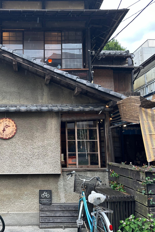 Tokyo:Stroll in Old traditional culture towns~Yanaka & Nezu - Yoshida Liquor Store and old local businesses