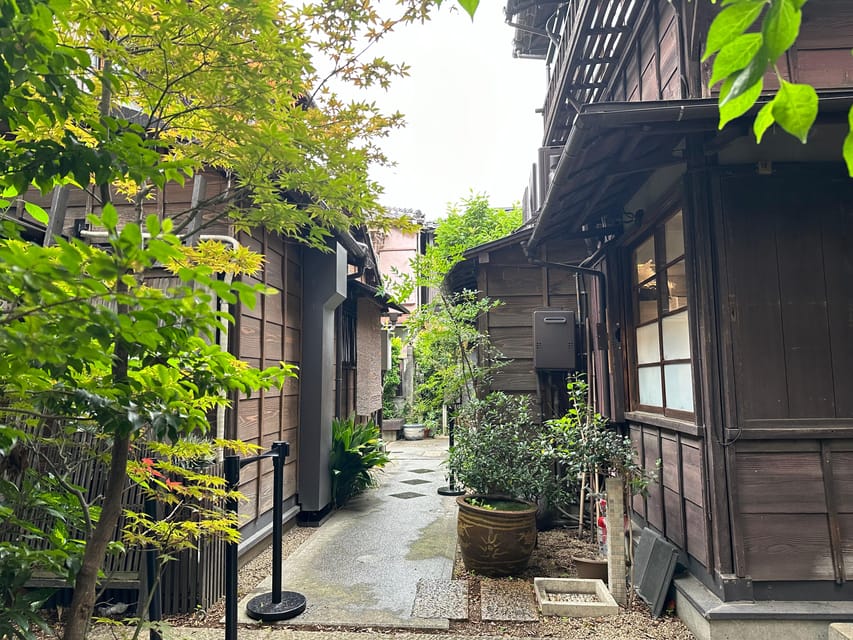 Tokyo:Stroll in Old traditional culture towns~Yanaka & Nezu - Walking through daily life in Yanaka