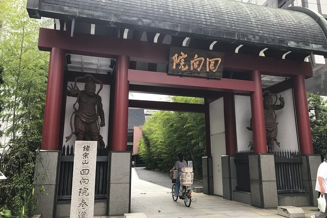 Tokyo Sumo Culture Tour with Chanko-Nabe Lunch in Ryogoku - Kasuganobeya and the famous wrestler-size bicycles