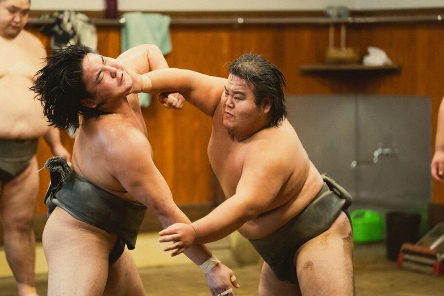Tokyo: Sumo Morning Practice Tour at Sumida City - Entering the stable and taking your place