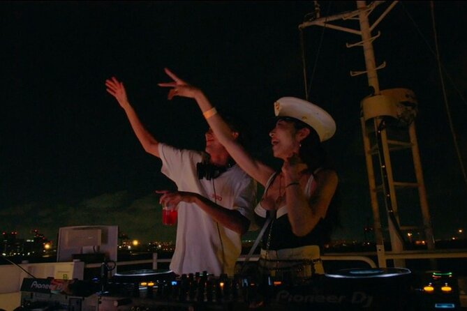 Tokyo Sunset Boat Party with Music Drinks and Vibes - Who will enjoy the three-hour format