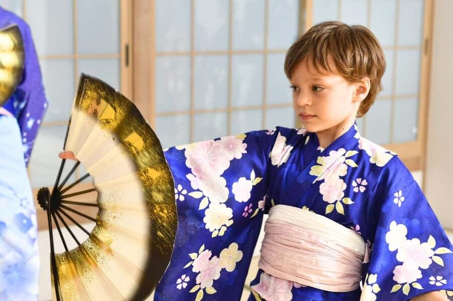 Tokyo: Taishu Engeki Show with Kimono and Sword Lesson - The short walk to the cultural workshop