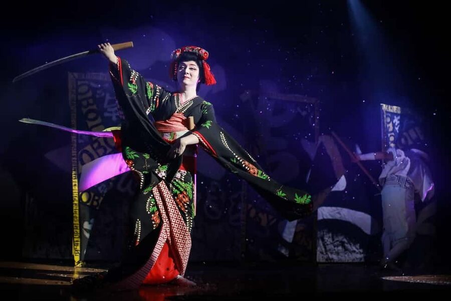 Tokyo: Taishu Engeki Show with Kimono and Sword Lesson - Starting at Mokubakan Theater in Asakusa
