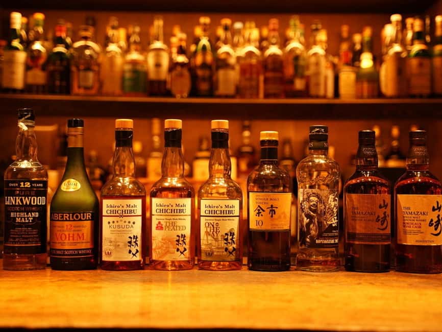 Tokyo: Tasting Japanese Whiskies Experience - Six Japanese whiskies in a small Ebisu bar