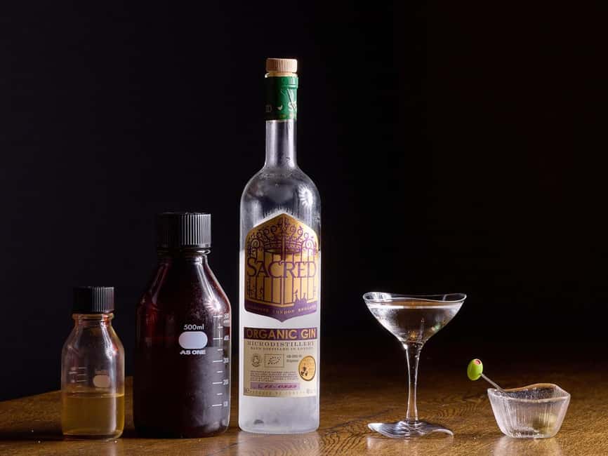 Tokyo: Tasting Japanese Whiskies Experience - The owner may make the evening, but he is not guaranteed