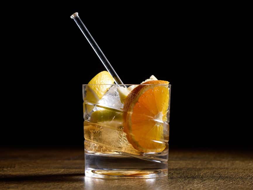 Tokyo: Tasting Japanese Whiskies Experience - Small snacks with a Japanese twist