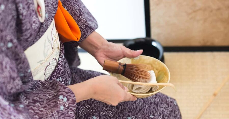 Tokyo: Tea Ceremony Experience in a small tea room - Preparing matcha with your own hands