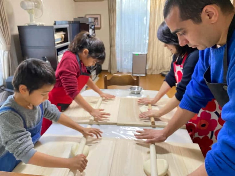 Tokyo: Traditional foot-kneaded Udon noodles class - Learning dashi and making the dipping soup