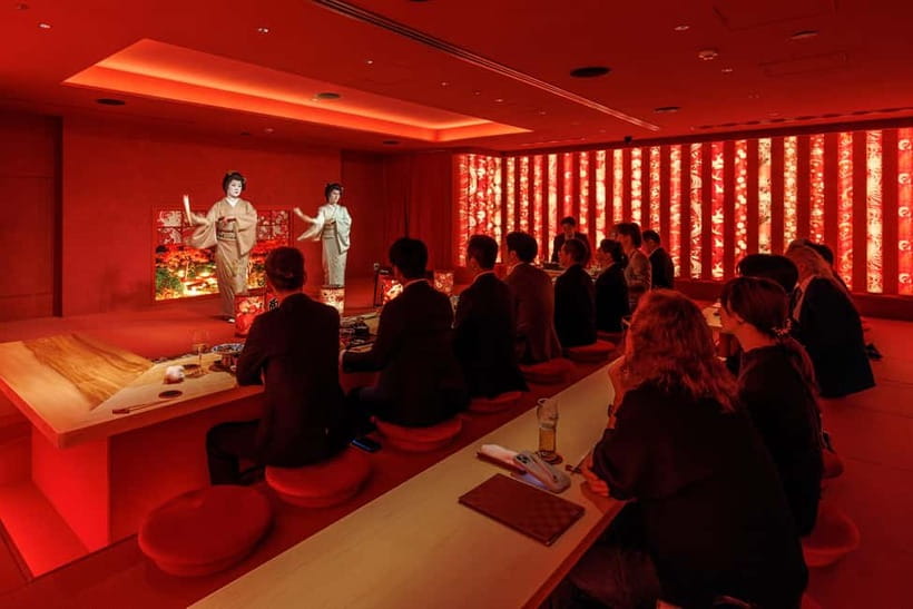 Tokyo: Traditional Geisha Experience Show & Japanese Dinner - A small zashiki room instead of a theater stage