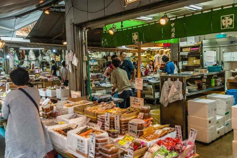 Tokyo: Tsukiji Fish Market Culture Tour with Sashimi Tasting - The guides make the difference