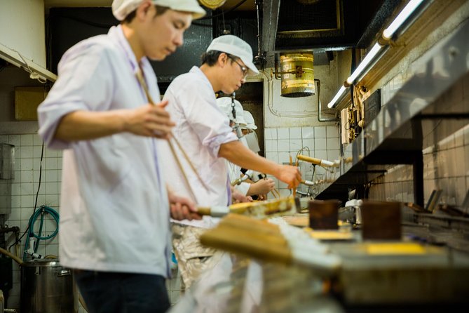 Tokyo : Tsukiji Fish Market Tour with Fresh Sashimi Tasting - Walking through a 400-shop food maze
