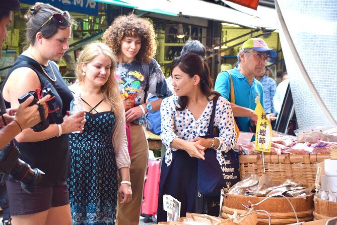 Tokyo : Tsukiji Fish Market Tour with Fresh Sashimi Tasting - Starting at Tsukiji and finding your bearings