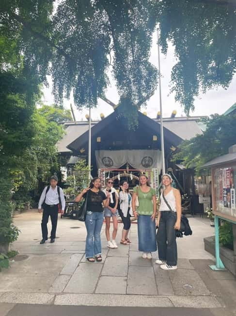 Tokyo: Tsukiji walk & sushi private tour with Uni Students - Namiyoke Inari Jinja and the working market