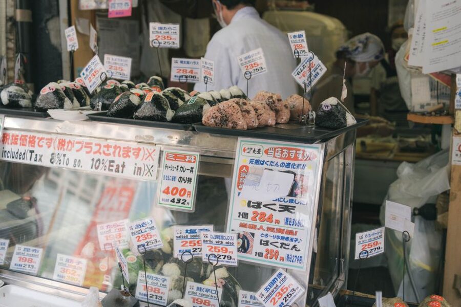 Tokyo: Tsukiji walk & sushi private tour with Uni Students - What you actually eat: tamagoyaki, sushi, and more
