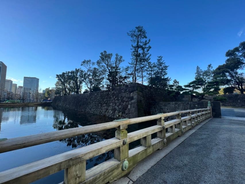 Tokyo walking tour around Imperial Palace and Tokyo Station - Marunouchi Building and the Japan Post building