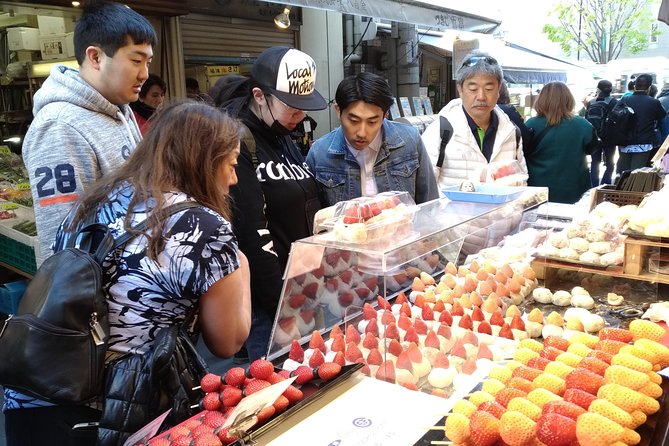 Toyosu Market Morning Tuna Auction and Tsukiji Food Tour with Licensed Guide - Which guides have earned the strongest praise