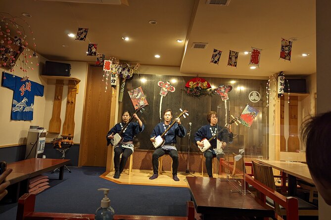 Tsugaru shamisen performance over traditional dinner - Why the shamisen concert is the heart of the evening