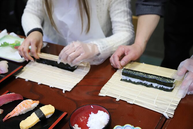 Tsukiji Fish Market Guided Tour and Sushi Making with Pro Chef - What the market tour does well, and what it does not