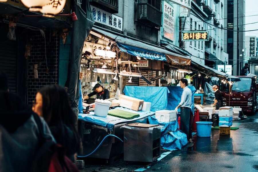Tsukiji: Outer Market Walking Tour & Sake Tasting Experience - Key points at a glance
