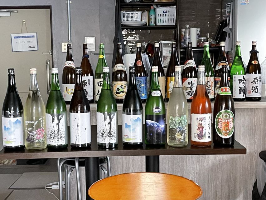 Tsukiji: Unlimited Sake Tasting Experience - Cheese, rice crackers, and small snacks